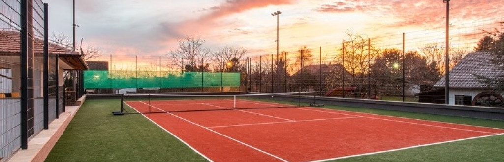 Tennis court