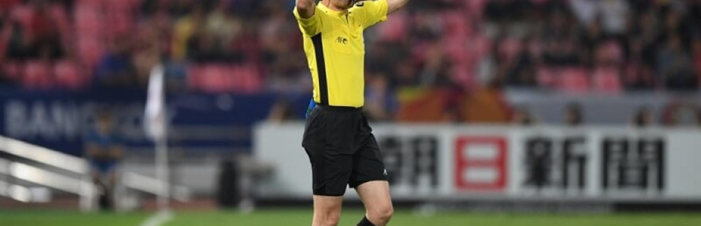 referee of FIFA announces he is going to VAR