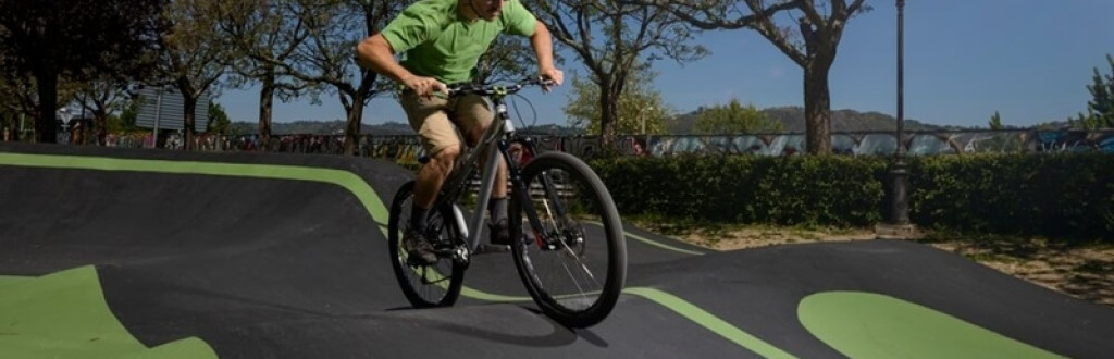 Cyclist on a pump track circuit passing through a boost zone